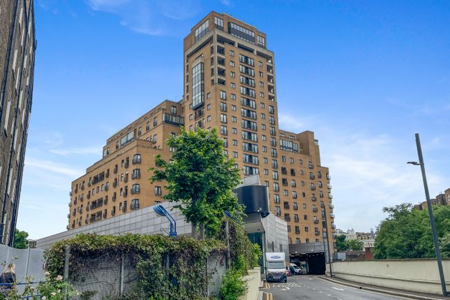 1 bed property, in Cromwell Road, £350,000