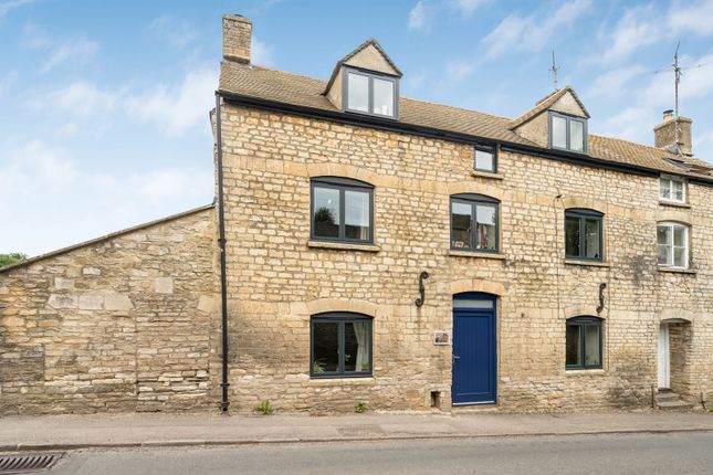 4 bed property, in Hampton Hill, £550,000