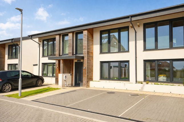 2 bed property, in Hilgrove Mews, £325,000