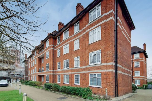 2 bed property, in Courthope House, £449,950
