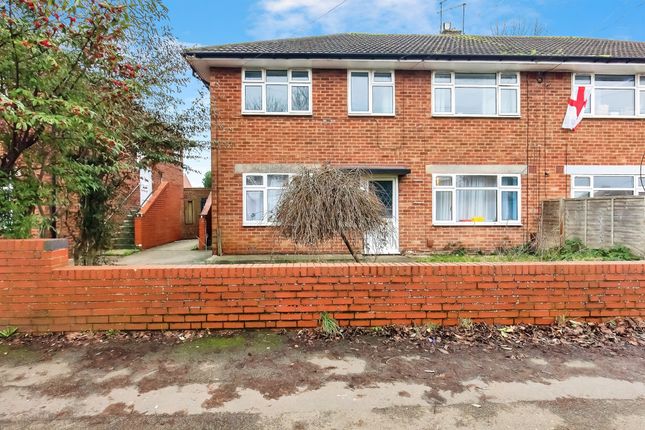 2 bed property, in Orchard Crescent, £110,000