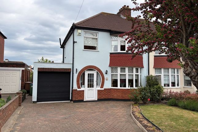 3 bed property, in Bedonwell Road, £525,000
