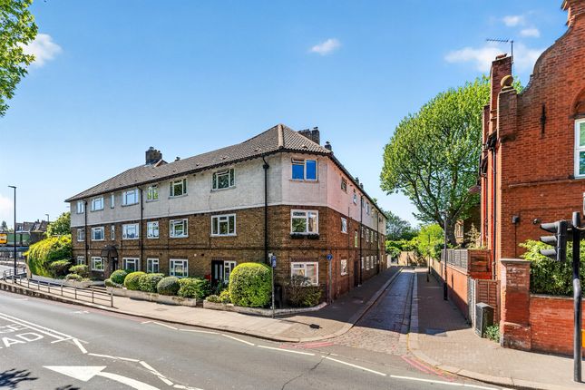2 bed property, in Latchmere Road, £300,000