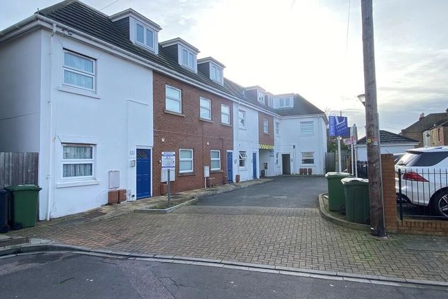 2 bed property, in Manor Park Avenue, £110,000
