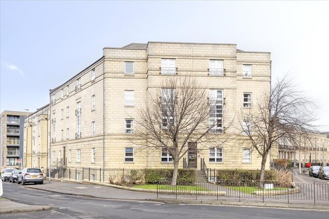 2 bed property, in 1/4 Hopetoun Crescent, £280,000