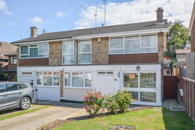5 bed property, in Pennyfields, £535,000