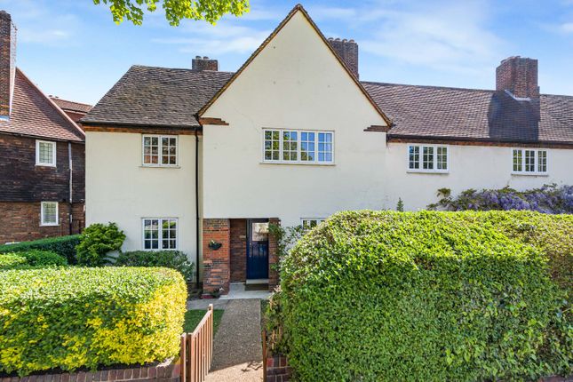 3 bed property, in Well Hall Road, £575,000