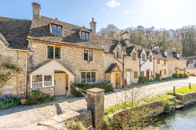 4 bed property, in Waterside, £695,000