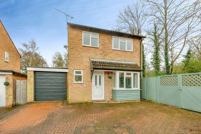 4 bed property, in Fulham Close, £450,000