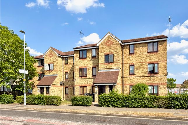 1 bed property, in Tolpits Lane, £175,000
