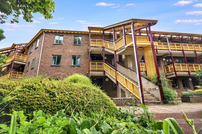 3 bed property, in Queensway, £275,000