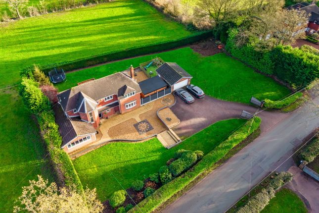 4 bed property, in Rownall Road, £800,000
