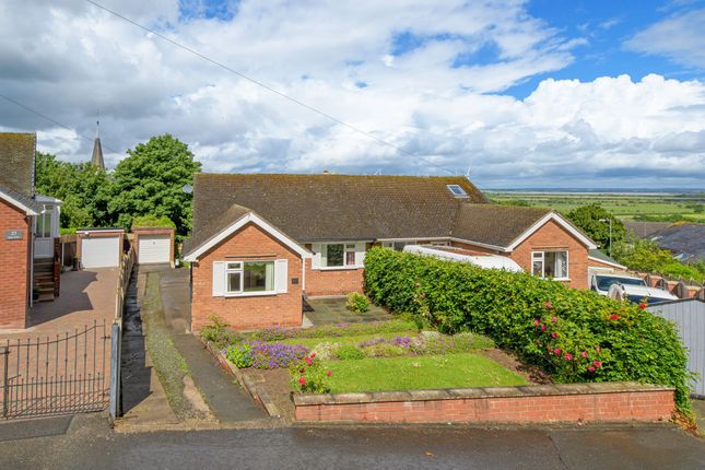 2 bed property, in Hale View Road, £300,000