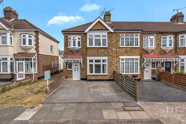 3 bed property, in Glenwood Drive, £525,000