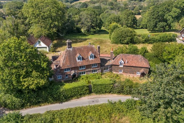 6 bed property, in Butchers Cross, £550,000