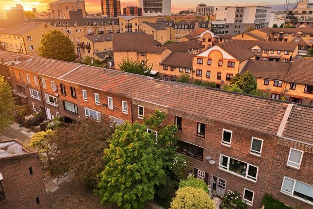 3 bed property, in Patriot Square, £850,000