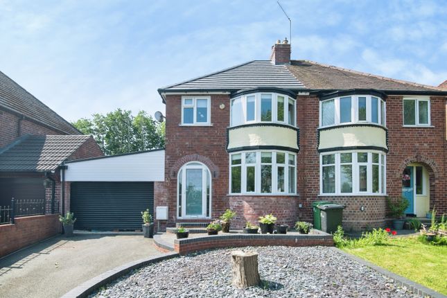 3 bed property, in The Broadway, £300,000