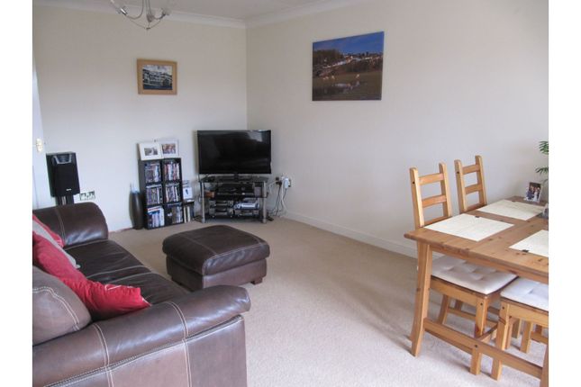 2 bed property, in Richmond Meech Drive, £167,500
