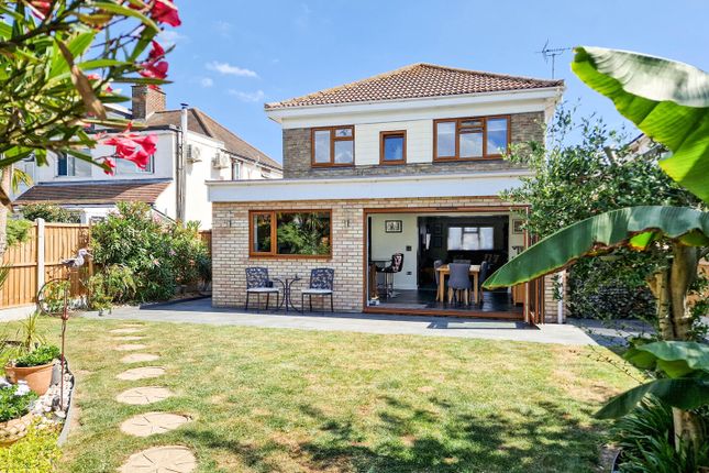 4 bed property, in Caulfield Road, £600,000