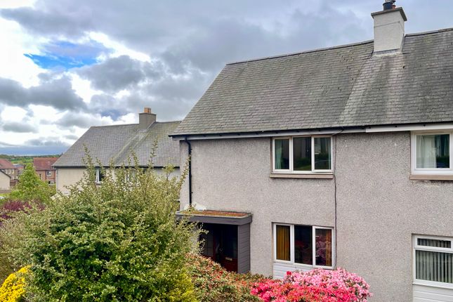 2 bed property, in Queens Way, £120,000