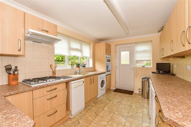 3 bed property, in Olives Meadow, £425,000