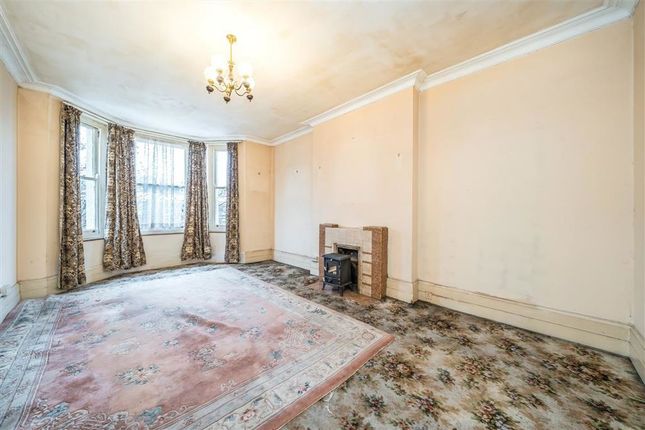 3 bed property, in Brixton Road, £450,000
