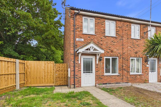 2 bed property, in Main Road, £165,000