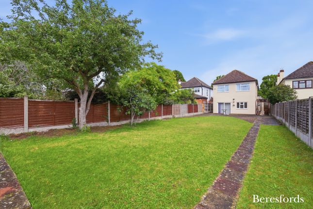5 bed property, in Avenue Road, £650,000