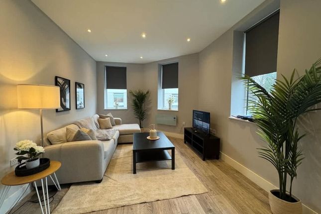 1 bed property, in One Bedroom Apartment In Avenir Heights, £325,000