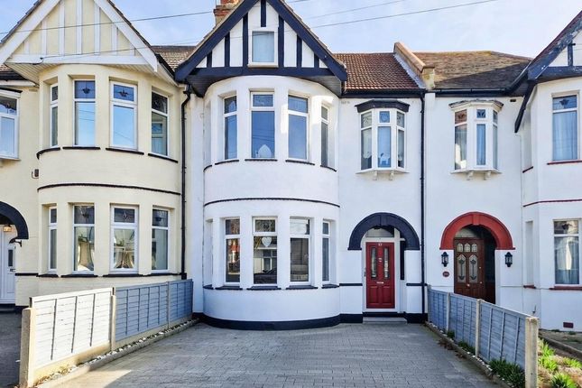 4 bed property, in Victoria Road, £450,000