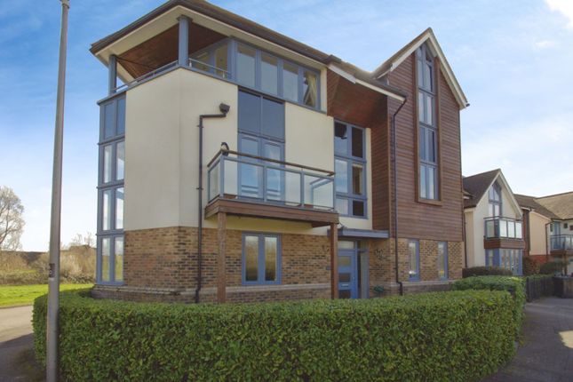 6 bed property, in Kemsley Crescent, £750,000