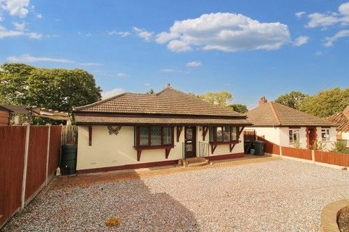 3 bed property, in Butts Way, £500,000