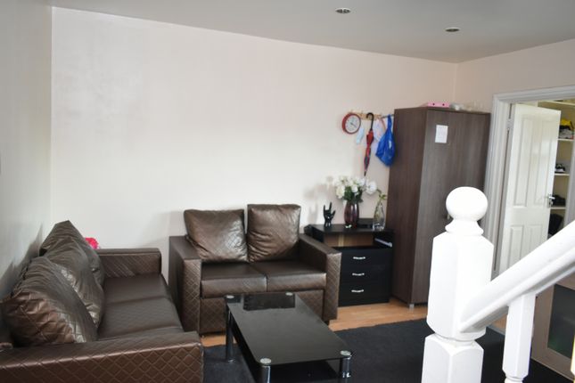 5 bed property, in Northolt Road, £424,950