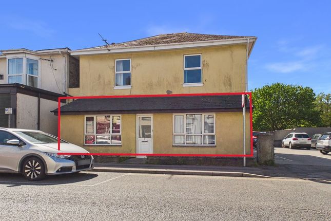 1 bed property, in Basset Road, £125,000