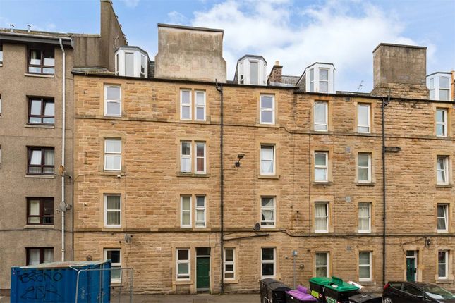 1 bed property, in 17/15, £125,000