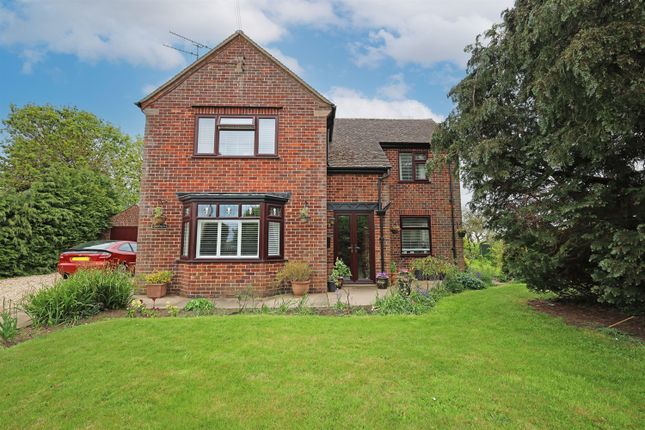 3 bed property, in Longfields, £394,950