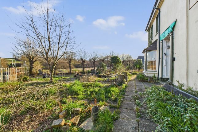 1 bed property, in Clay Lane, £80,000