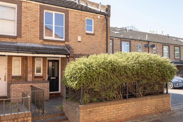 3 bed property, in Rectory Square, £700,000