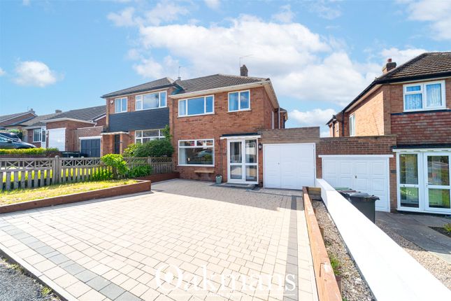 3 bed property, in Forest Close, £340,000