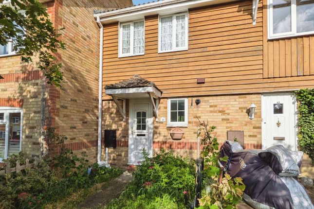2 bed property, in Anne Boleyn Close, £140,000