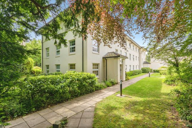 2 bed property, in Gravel Hill Road, £220,000