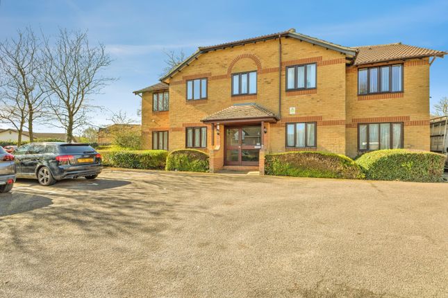 1 bed property, in Hirondelle Close, £129,950