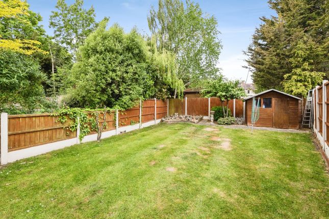 2 bed property, in Hurstlands Close, £350,000