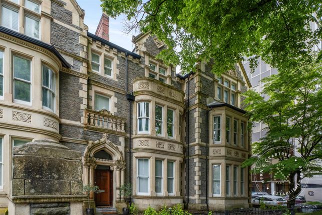 1 bed property, in Cathedral Road, £230,000