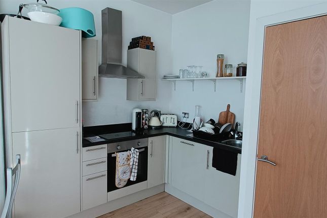 2 bed property, in Apartment 13, £230,000