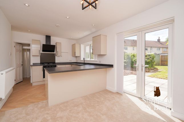 3 bed property, in Whitland Close, £350,000