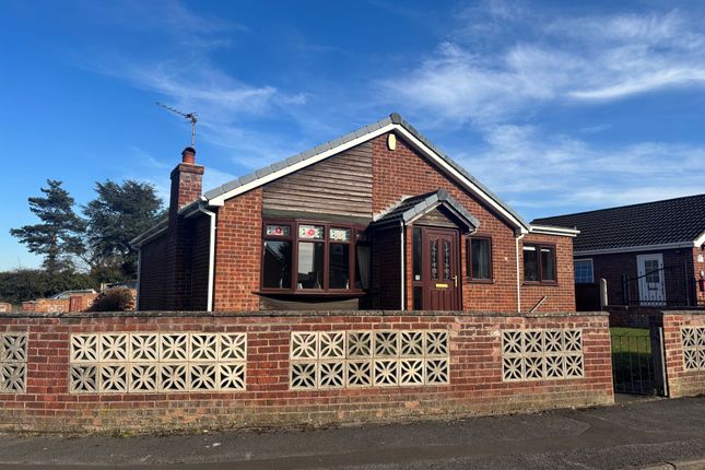 2 bed property, in Mayfair Close, £160,000
