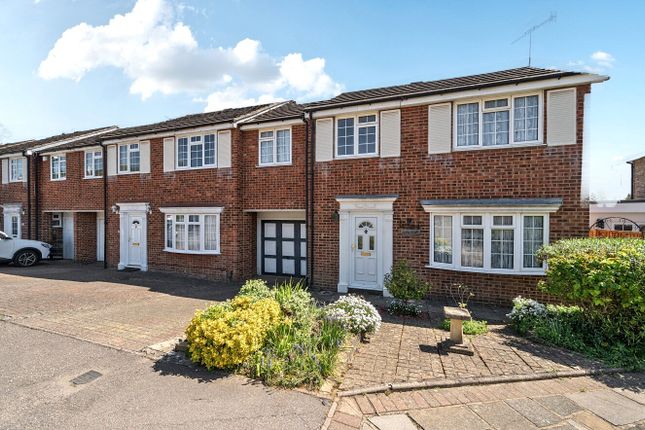 4 bed property, in Morris Close, £575,000