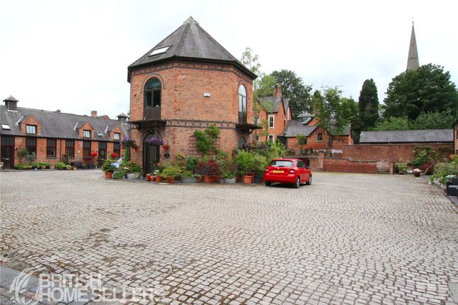 2 bed property, in Park Mews, £200,000