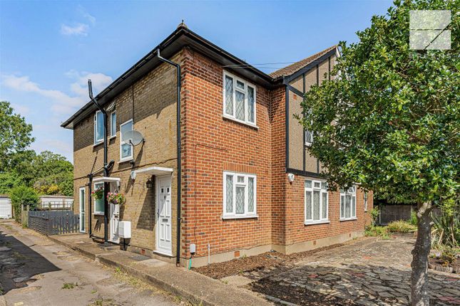 2 bed property, in Warren Road, £400,000